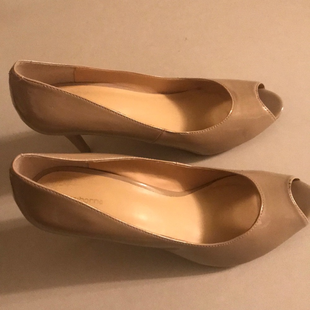 Liz Claiborne peekaboo pumps